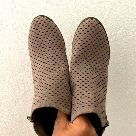 short brown booties! never been worn (new with tag) - Picture 2 of 5